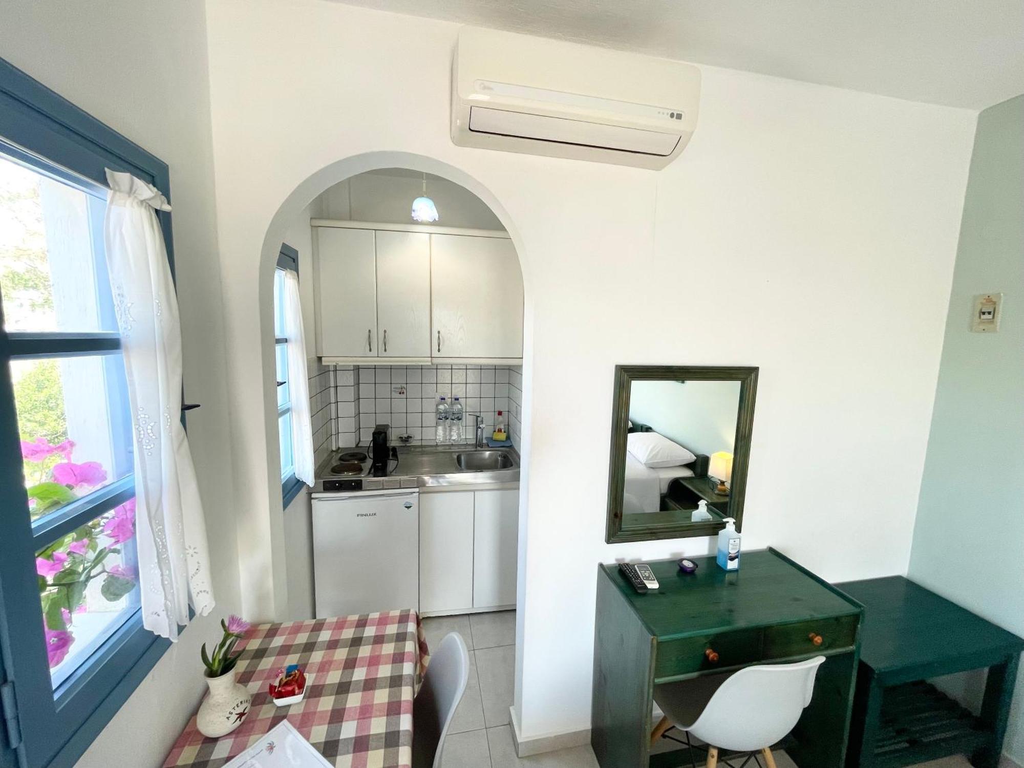 Asterias Mini Coastal Apartments เปริโวลอส ภายนอก รูปภาพ