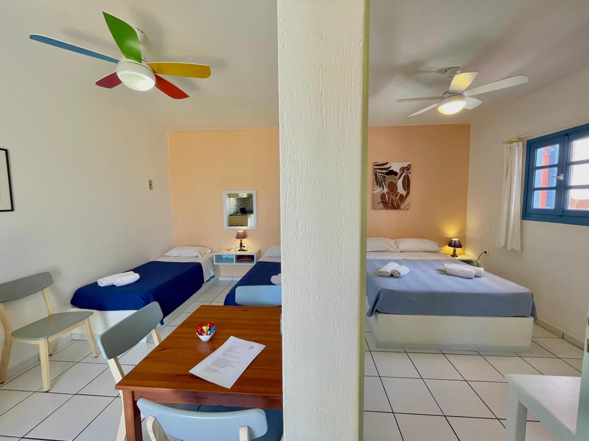Asterias Mini Coastal Apartments เปริโวลอส ภายนอก รูปภาพ